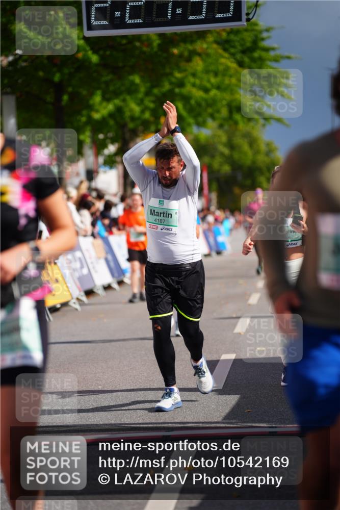 20.09.2026 - PSD Bank Halbmarathon LAZAROV Photography http://msf.ph/oto/10542169 20.09.2026 12:27:52 Ziel 1517, 2943, 3564, 4003, 4187, 4242, 4244 meine-sportfotos.de