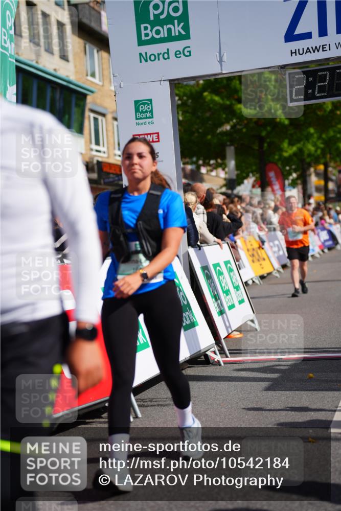 20.09.2026 - PSD Bank Halbmarathon LAZAROV Photography http://msf.ph/oto/10542184 20.09.2026 12:27:56 Ziel 1517, 2427, 3564, 3947, 4187, 4242, 4244 meine-sportfotos.de