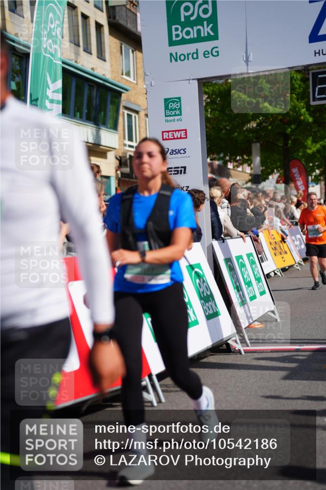 20.09.2026 - PSD Bank Halbmarathon LAZAROV Photography http://msf.ph/oto/10542186 20.09.2026 12:27:56 Ziel 1517, 2427, 3564, 3947, 4187, 4242, 4244 meine-sportfotos.de