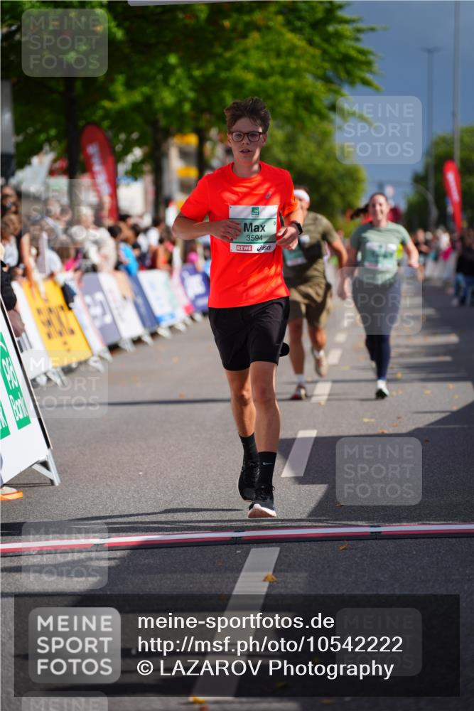 20.09.2026 - PSD Bank Halbmarathon LAZAROV Photography http://msf.ph/oto/10542222 20.09.2026 12:28:03 Ziel 1517, 2427, 3594, 3947, 4586, 4587 meine-sportfotos.de