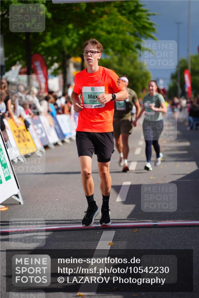 20.09.2026 - PSD Bank Halbmarathon LAZAROV Photography http://msf.ph/oto/10542230 20.09.2026 12:28:03 Ziel 1517, 2427, 3594, 3947, 4586, 4587 meine-sportfotos.de