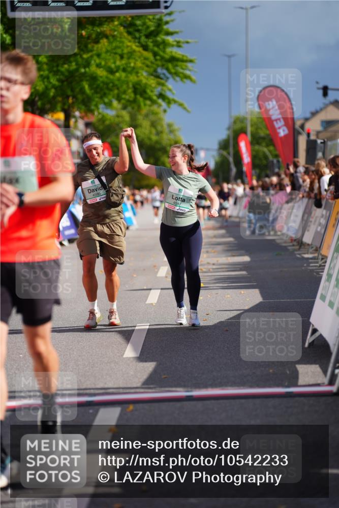 20.09.2026 - PSD Bank Halbmarathon LAZAROV Photography http://msf.ph/oto/10542233 20.09.2026 12:28:04 Ziel 2427, 3594, 3947, 4586, 4587 meine-sportfotos.de