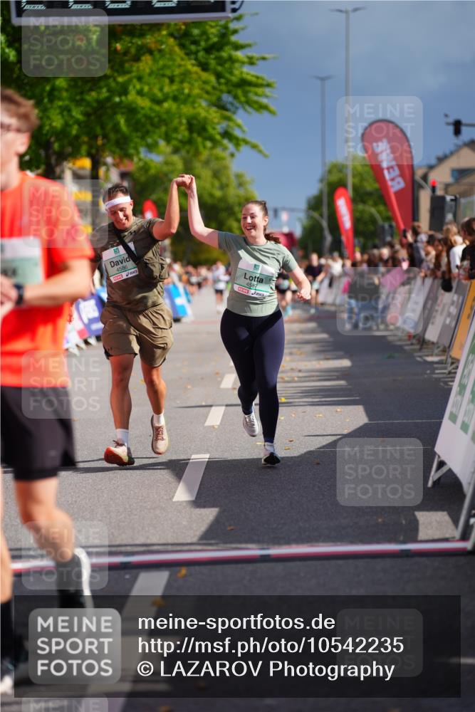 20.09.2026 - PSD Bank Halbmarathon LAZAROV Photography http://msf.ph/oto/10542235 20.09.2026 12:28:04 Ziel 2427, 3594, 3947, 4586, 4587 meine-sportfotos.de