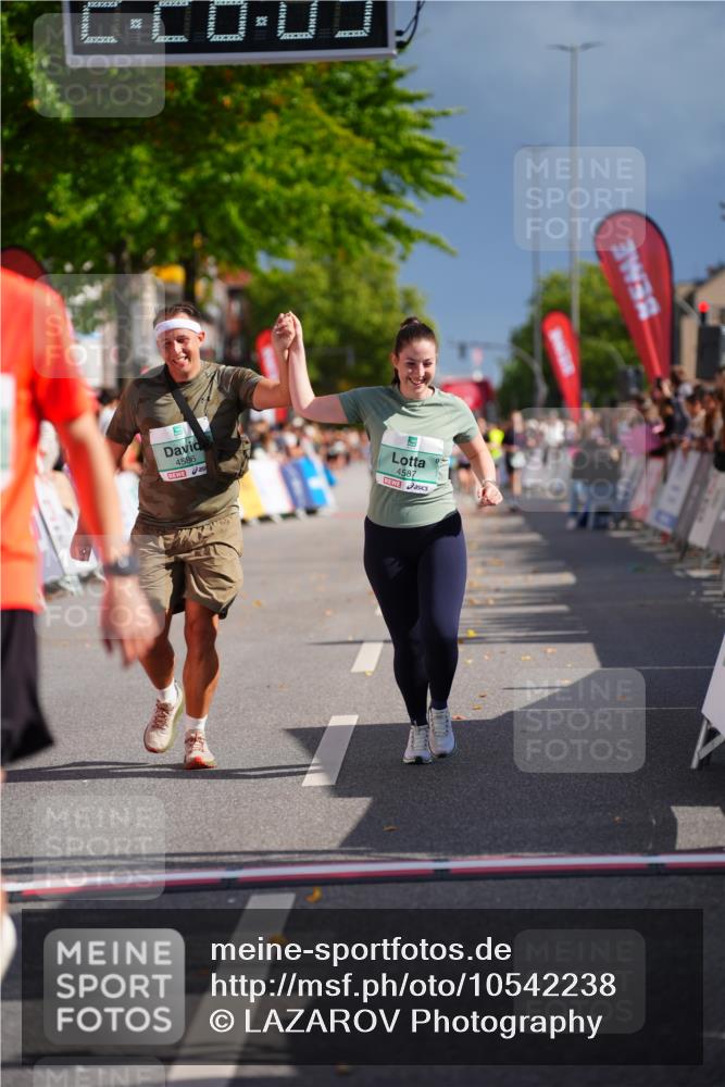 20.09.2026 - PSD Bank Halbmarathon LAZAROV Photography http://msf.ph/oto/10542238 20.09.2026 12:28:05 Ziel 2427, 3594, 3947, 4586, 4587 meine-sportfotos.de
