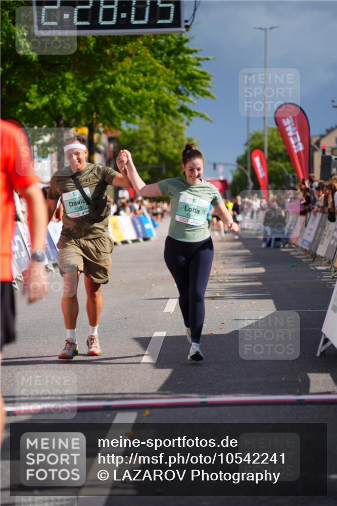 20.09.2026 - PSD Bank Halbmarathon LAZAROV Photography http://msf.ph/oto/10542241 20.09.2026 12:28:05 Ziel 2427, 3594, 3947, 4586, 4587 meine-sportfotos.de