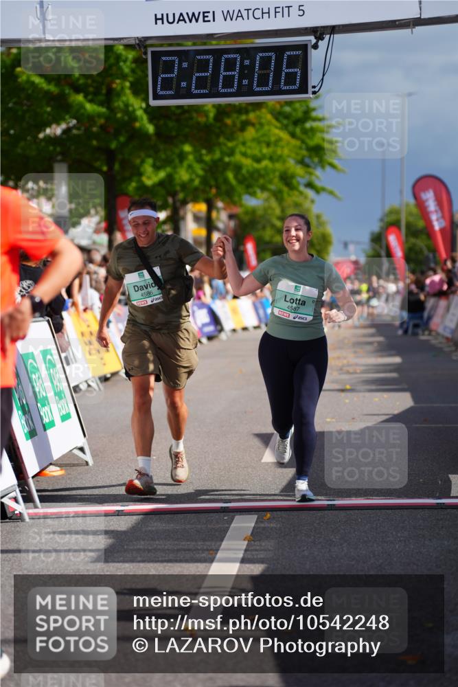 20.09.2026 - PSD Bank Halbmarathon LAZAROV Photography http://msf.ph/oto/10542248 20.09.2026 12:28:05 Ziel 2427, 3594, 3947, 4586, 4587 meine-sportfotos.de