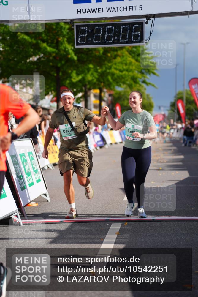 20.09.2026 - PSD Bank Halbmarathon LAZAROV Photography http://msf.ph/oto/10542251 20.09.2026 12:28:05 Ziel 2427, 3594, 3947, 4586, 4587 meine-sportfotos.de