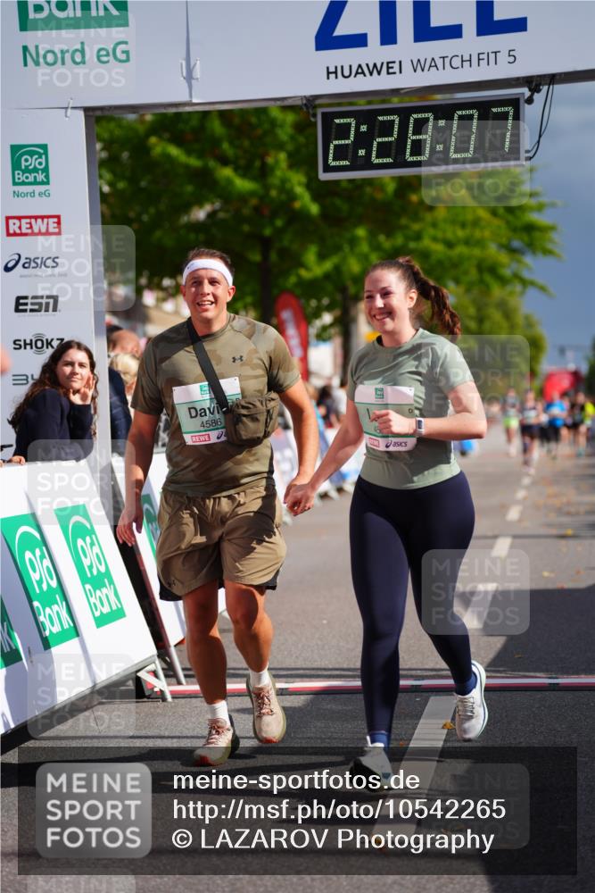 20.09.2026 - PSD Bank Halbmarathon LAZAROV Photography http://msf.ph/oto/10542265 20.09.2026 12:28:06 Ziel 2427, 3594, 3947, 4586, 4587 meine-sportfotos.de