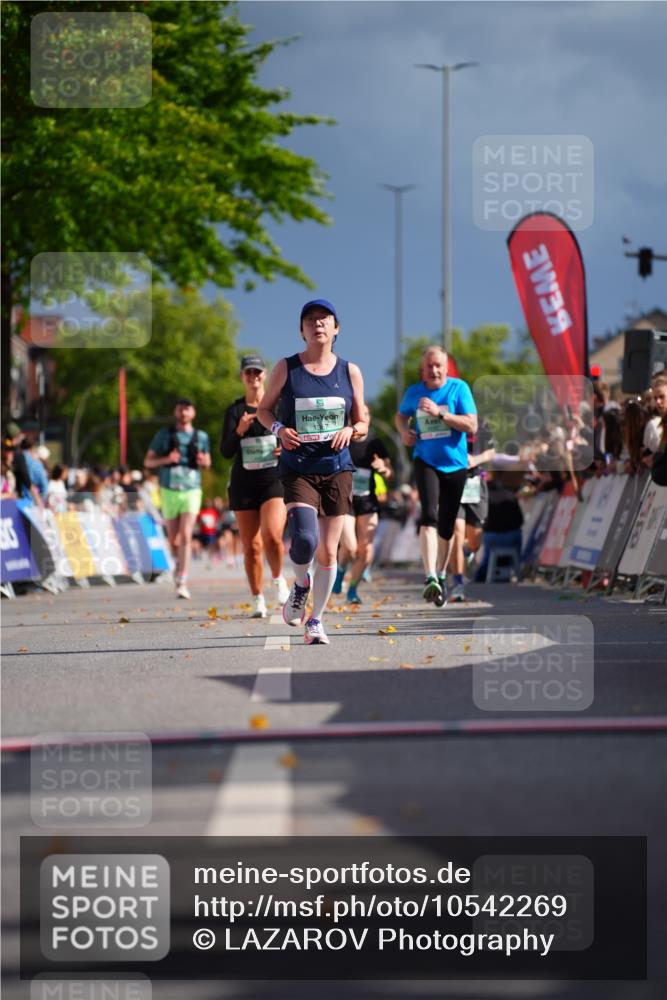 20.09.2026 - PSD Bank Halbmarathon LAZAROV Photography http://msf.ph/oto/10542269 20.09.2026 12:28:14 Ziel 1367, 4455, 4586, 4587 meine-sportfotos.de