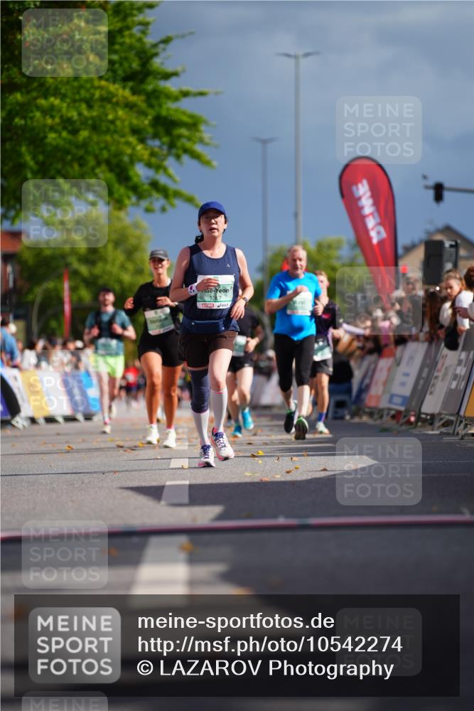 20.09.2026 - PSD Bank Halbmarathon LAZAROV Photography http://msf.ph/oto/10542274 20.09.2026 12:28:14 Ziel 1367, 4455, 4586, 4587 meine-sportfotos.de