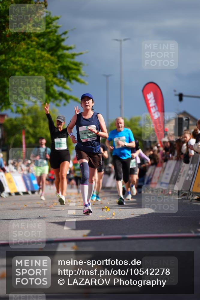 20.09.2026 - PSD Bank Halbmarathon LAZAROV Photography http://msf.ph/oto/10542278 20.09.2026 12:28:14 Ziel 1367, 4455, 4586, 4587 meine-sportfotos.de