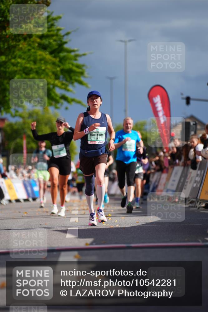 20.09.2026 - PSD Bank Halbmarathon LAZAROV Photography http://msf.ph/oto/10542281 20.09.2026 12:28:15 Ziel 1367, 4455, 4540 meine-sportfotos.de