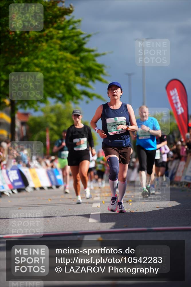 20.09.2026 - PSD Bank Halbmarathon LAZAROV Photography http://msf.ph/oto/10542283 20.09.2026 12:28:15 Ziel 1367, 4455, 4540 meine-sportfotos.de