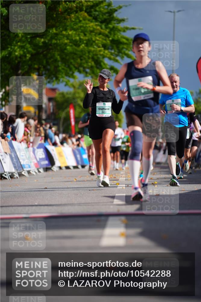 20.09.2026 - PSD Bank Halbmarathon LAZAROV Photography http://msf.ph/oto/10542288 20.09.2026 12:28:16 Ziel 1367, 4455, 4540 meine-sportfotos.de