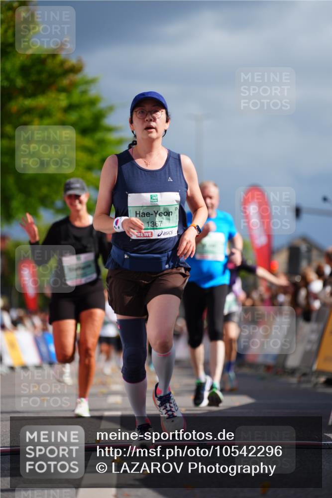 20.09.2026 - PSD Bank Halbmarathon LAZAROV Photography http://msf.ph/oto/10542296 20.09.2026 12:28:17 Ziel 1214, 1367, 4412, 4455, 4540 meine-sportfotos.de