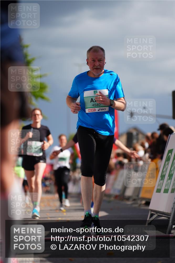 20.09.2026 - PSD Bank Halbmarathon LAZAROV Photography http://msf.ph/oto/10542307 20.09.2026 12:28:19 Ziel 1214, 1367, 2717, 4412, 4455, 4540, 4557 meine-sportfotos.de