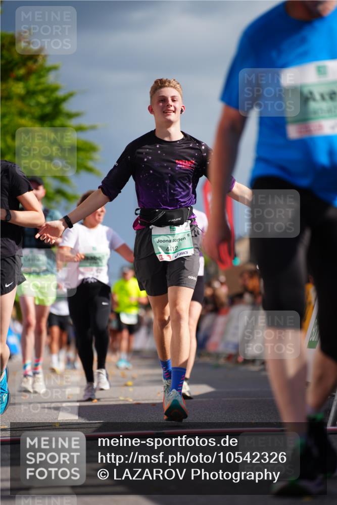 20.09.2026 - PSD Bank Halbmarathon LAZAROV Photography http://msf.ph/oto/10542326 20.09.2026 12:28:21 Ziel 1214, 1367, 1421, 2717, 4412, 4455, 4540, 4557 meine-sportfotos.de