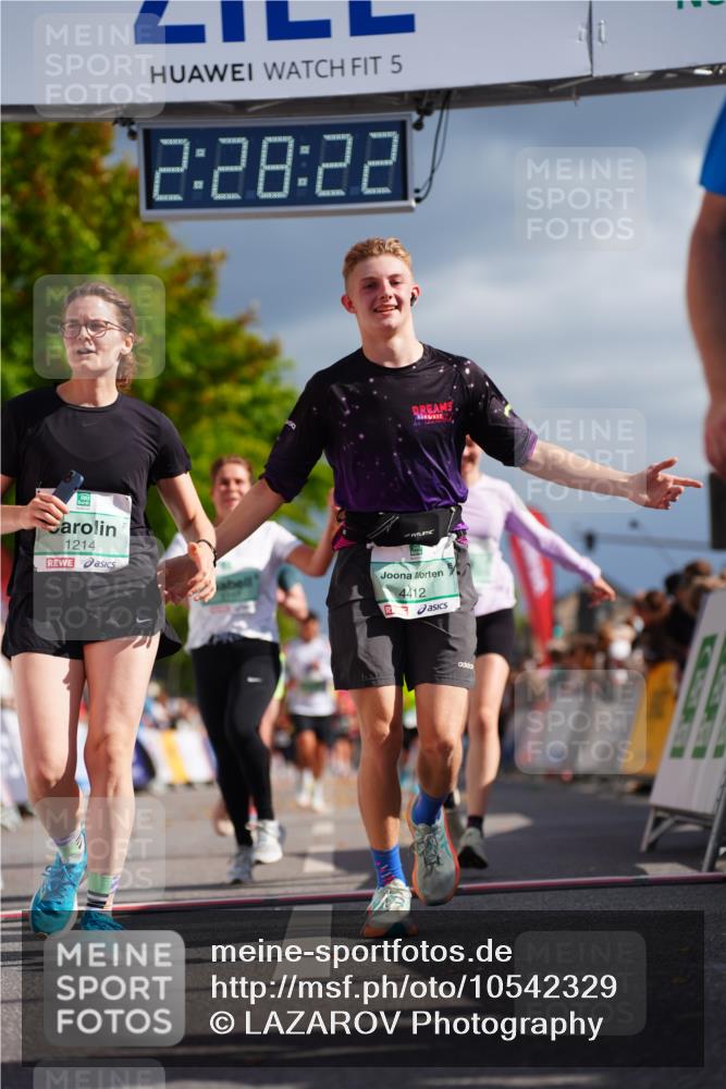 20.09.2026 - PSD Bank Halbmarathon LAZAROV Photography http://msf.ph/oto/10542329 20.09.2026 12:28:22 Ziel 1214, 1367, 1421, 2717, 4412, 4455, 4540, 4557 meine-sportfotos.de