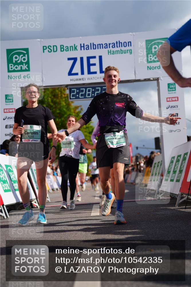 20.09.2026 - PSD Bank Halbmarathon LAZAROV Photography http://msf.ph/oto/10542335 20.09.2026 12:28:23 Ziel 1214, 1367, 1421, 2717, 4412, 4455, 4540, 4557 meine-sportfotos.de