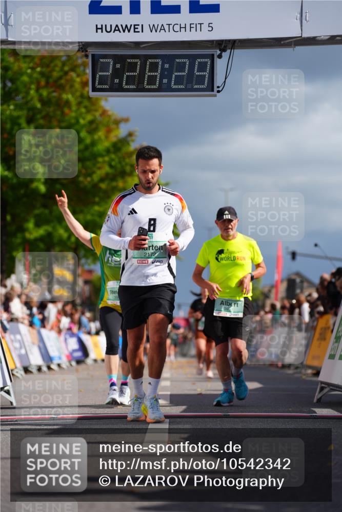 20.09.2026 - PSD Bank Halbmarathon LAZAROV Photography http://msf.ph/oto/10542342 20.09.2026 12:28:28 Ziel 1214, 1421, 2172, 2717, 3343, 3958, 3959, 4412, 4557 meine-sportfotos.de