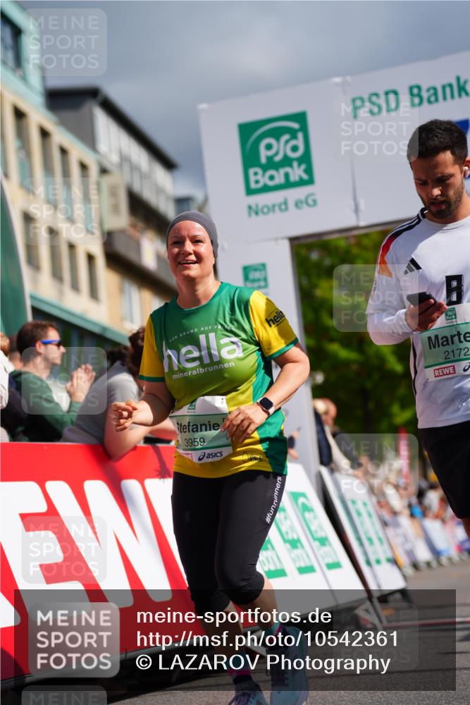 20.09.2026 - PSD Bank Halbmarathon LAZAROV Photography http://msf.ph/oto/10542361 20.09.2026 12:28:31 Ziel 1421, 2172, 3343, 3958, 3959 meine-sportfotos.de