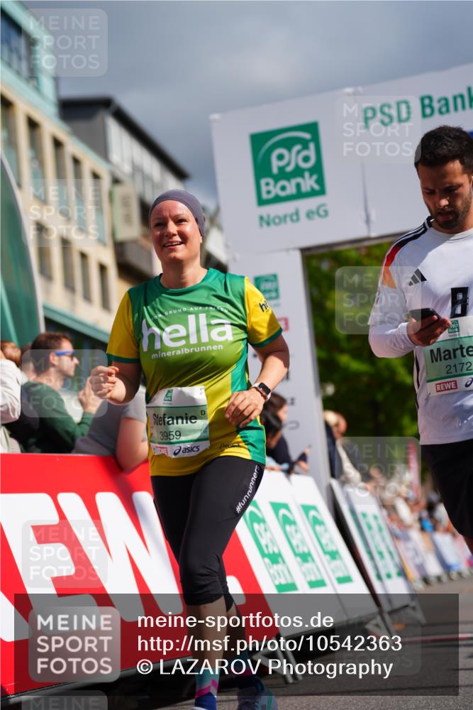 20.09.2026 - PSD Bank Halbmarathon LAZAROV Photography http://msf.ph/oto/10542363 20.09.2026 12:28:31 Ziel 1421, 2172, 3343, 3958, 3959 meine-sportfotos.de