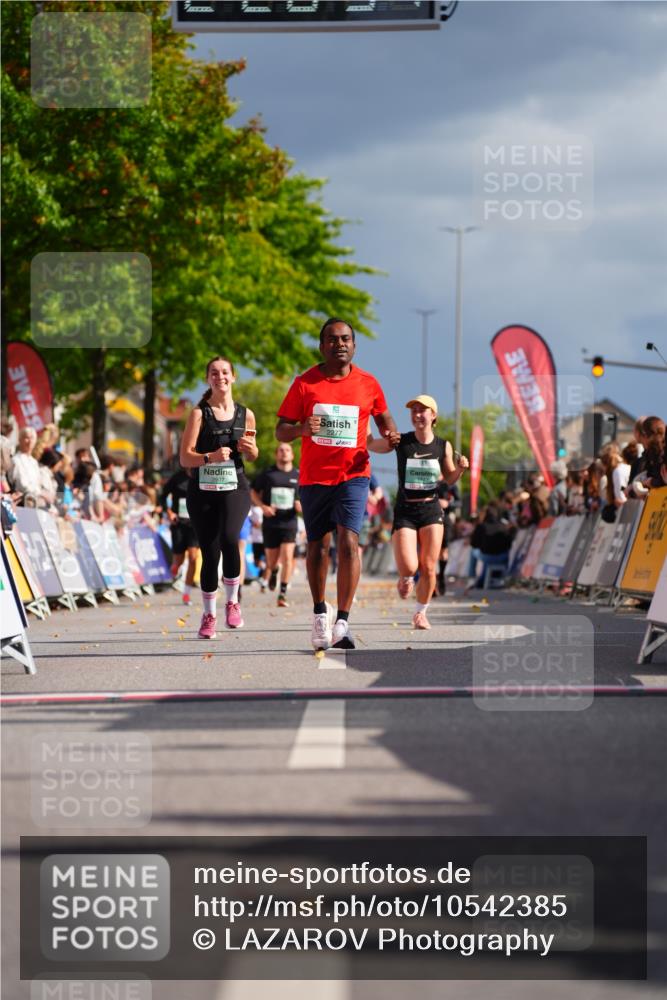 20.09.2026 - PSD Bank Halbmarathon LAZAROV Photography http://msf.ph/oto/10542385 20.09.2026 12:28:36 Ziel 1117, 2172, 2277, 3343, 3907, 3958, 3959 meine-sportfotos.de