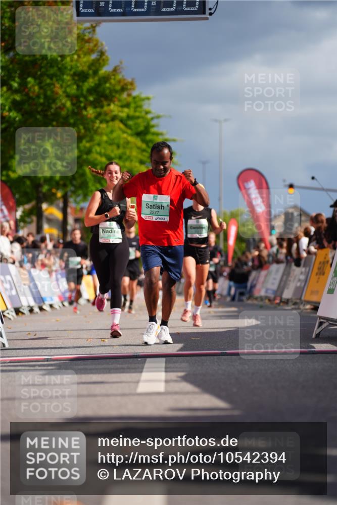 20.09.2026 - PSD Bank Halbmarathon LAZAROV Photography http://msf.ph/oto/10542394 20.09.2026 12:28:37 Ziel 1117, 2277, 3343, 3907, 3958, 3959 meine-sportfotos.de