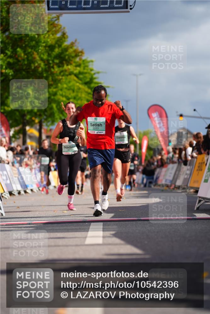 20.09.2026 - PSD Bank Halbmarathon LAZAROV Photography http://msf.ph/oto/10542396 20.09.2026 12:28:37 Ziel 1117, 2277, 3343, 3907, 3958, 3959 meine-sportfotos.de