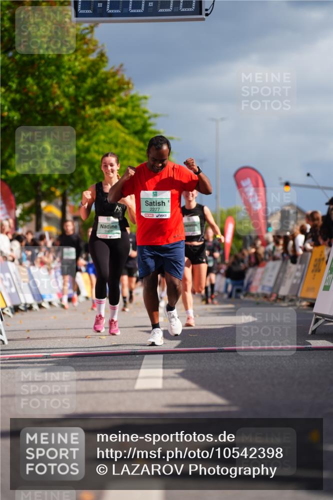 20.09.2026 - PSD Bank Halbmarathon LAZAROV Photography http://msf.ph/oto/10542398 20.09.2026 12:28:37 Ziel 1117, 2277, 3343, 3907, 3958, 3959 meine-sportfotos.de