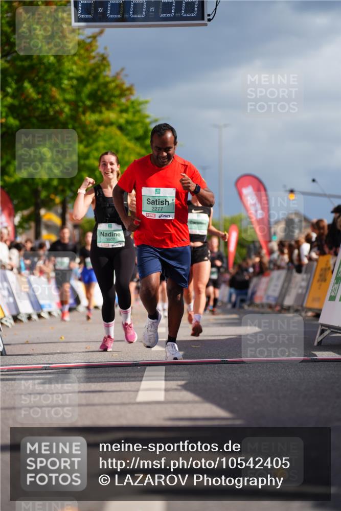 20.09.2026 - PSD Bank Halbmarathon LAZAROV Photography http://msf.ph/oto/10542405 20.09.2026 12:28:38 Ziel 1117, 2277, 3343, 3907 meine-sportfotos.de