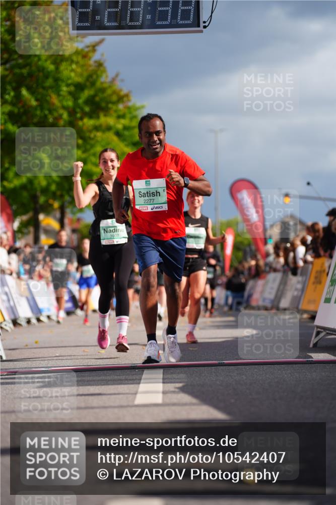 20.09.2026 - PSD Bank Halbmarathon LAZAROV Photography http://msf.ph/oto/10542407 20.09.2026 12:28:38 Ziel 1117, 2277, 3343, 3907 meine-sportfotos.de