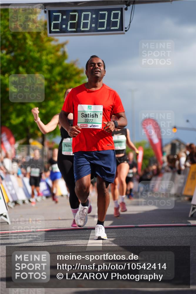 20.09.2026 - PSD Bank Halbmarathon LAZAROV Photography http://msf.ph/oto/10542414 20.09.2026 12:28:38 Ziel 1117, 2277, 3343, 3907 meine-sportfotos.de