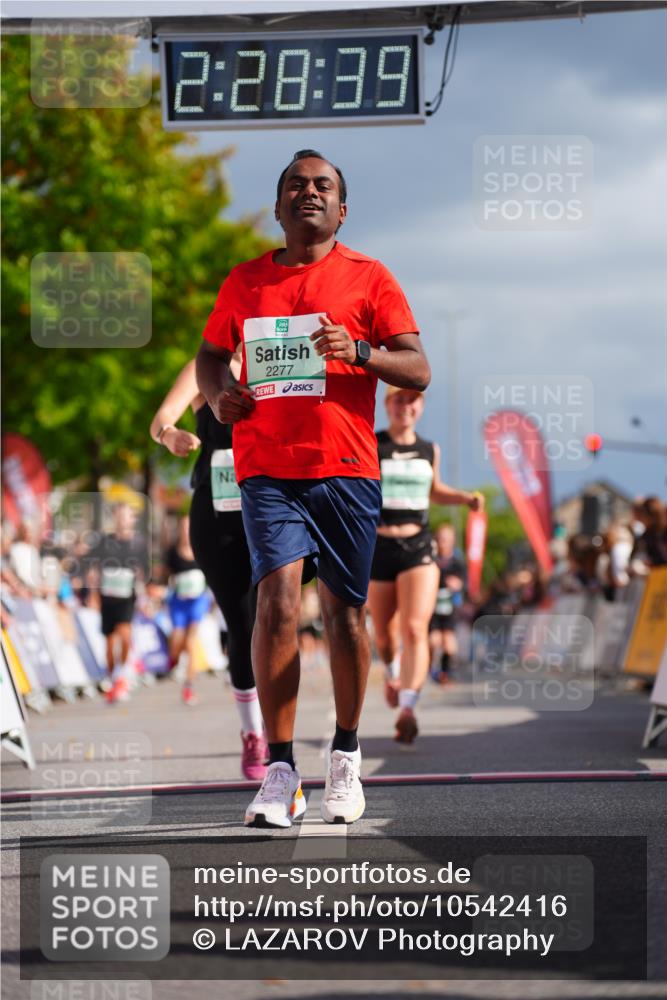 20.09.2026 - PSD Bank Halbmarathon LAZAROV Photography http://msf.ph/oto/10542416 20.09.2026 12:28:38 Ziel 1117, 2277, 3343, 3907 meine-sportfotos.de
