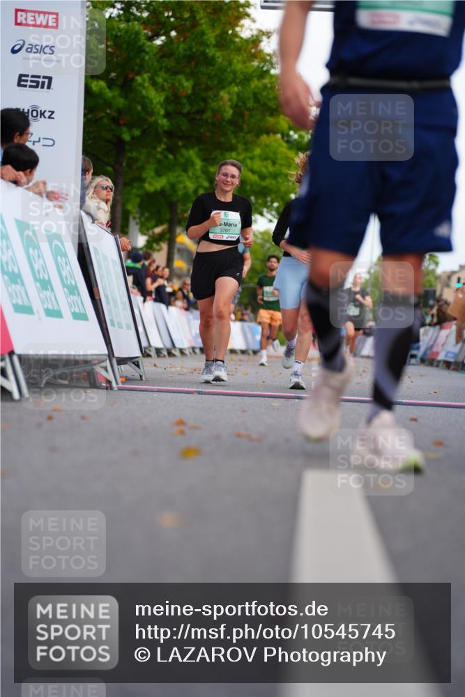20.09.2026 - PSD Bank Halbmarathon LAZAROV Photography http://msf.ph/oto/10545745 20.09.2026 12:49:32 Ziel 2151, 3700, 3701, 3983, 3984, 4469, 4700 meine-sportfotos.de