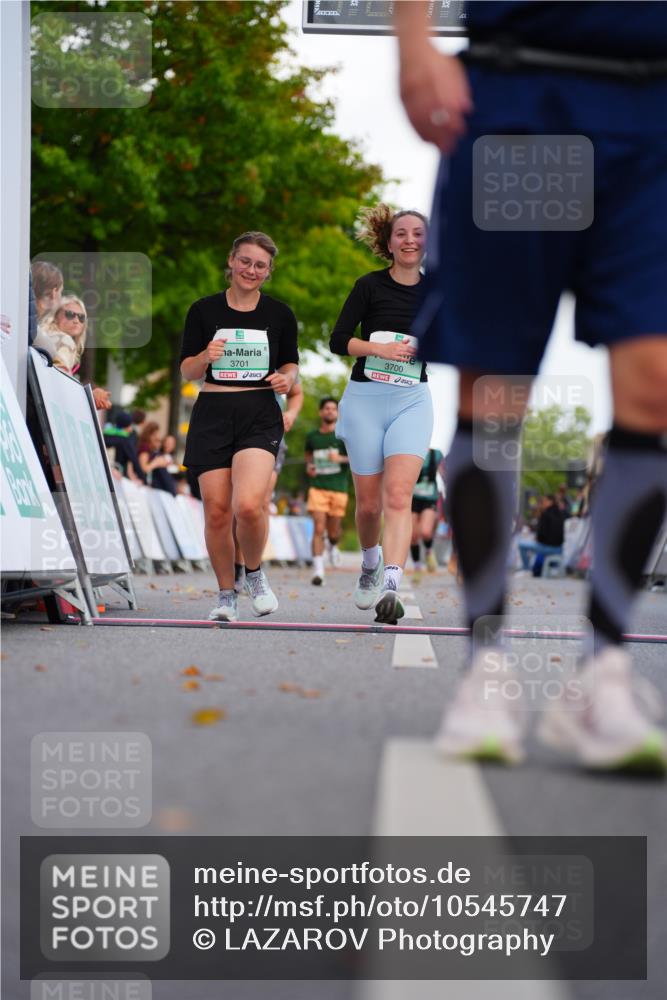 20.09.2026 - PSD Bank Halbmarathon LAZAROV Photography http://msf.ph/oto/10545747 20.09.2026 12:49:33 Ziel 2151, 3700, 3701, 3983, 3984, 4469, 4700 meine-sportfotos.de