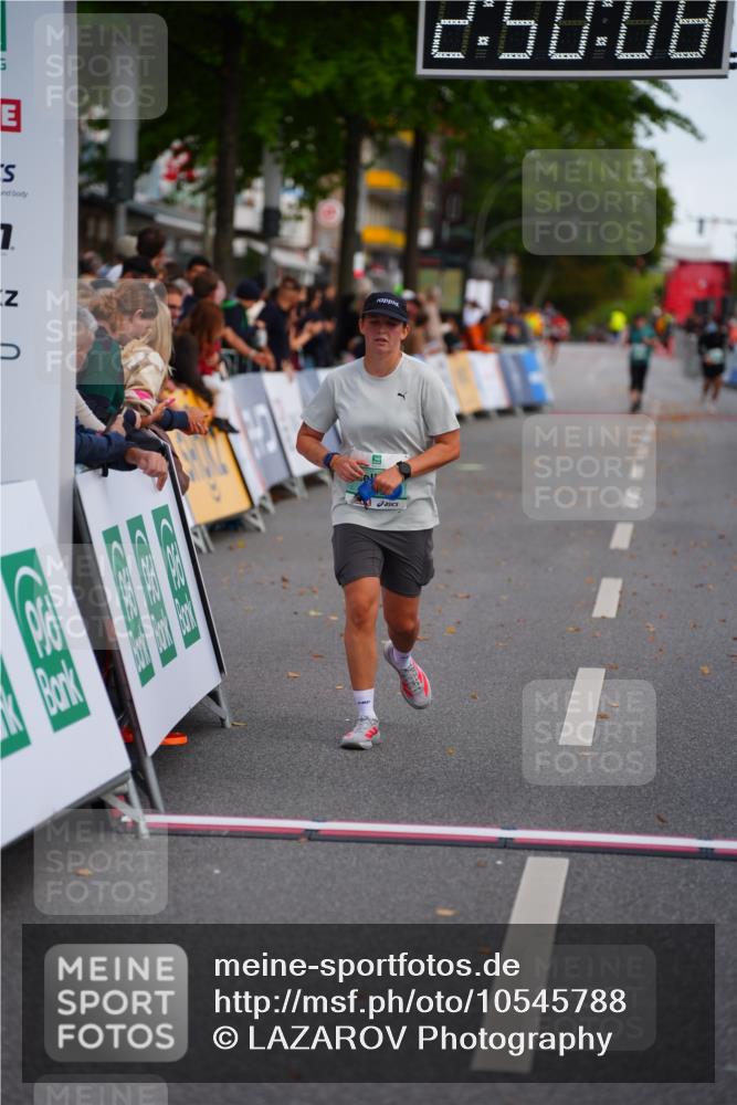 20.09.2026 - PSD Bank Halbmarathon LAZAROV Photography http://msf.ph/oto/10545788 20.09.2026 12:50:08 Ziel 2615, 4229 meine-sportfotos.de