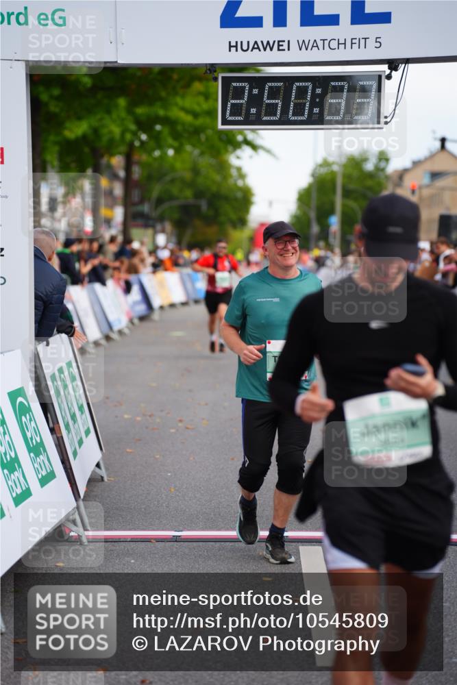 20.09.2026 - PSD Bank Halbmarathon LAZAROV Photography http://msf.ph/oto/10545809 20.09.2026 12:50:33 Ziel 1449, 3211, 3644 meine-sportfotos.de