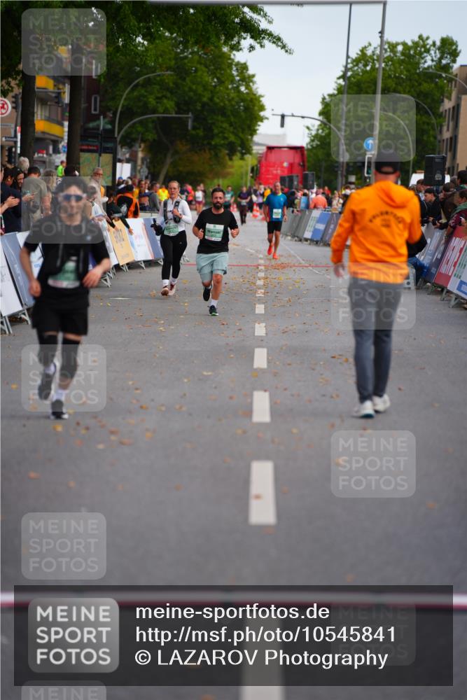 20.09.2026 - PSD Bank Halbmarathon LAZAROV Photography http://msf.ph/oto/10545841 20.09.2026 12:50:53 Ziel 1796 meine-sportfotos.de