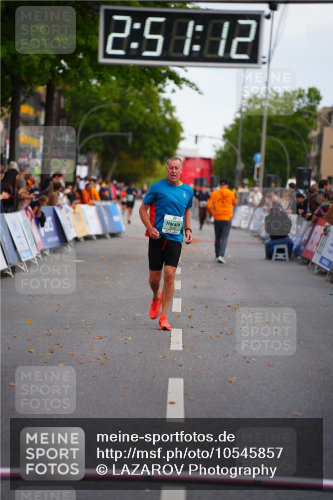 20.09.2026 - PSD Bank Halbmarathon LAZAROV Photography http://msf.ph/oto/10545857 20.09.2026 12:51:11 Ziel  meine-sportfotos.de