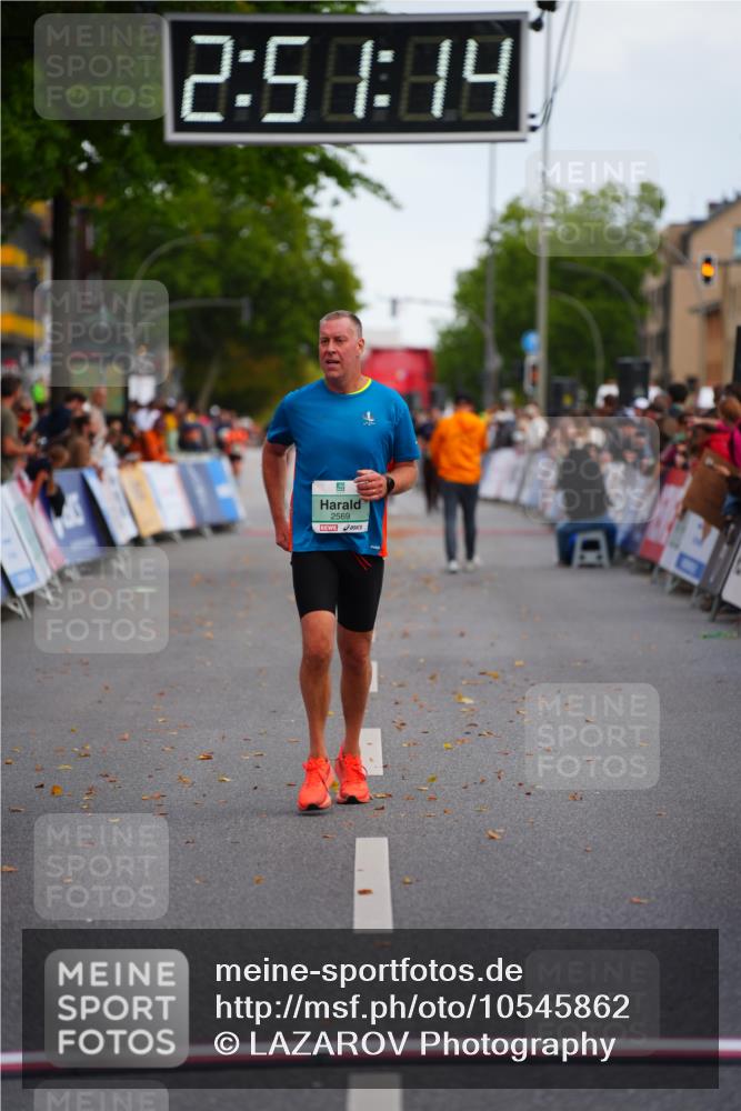20.09.2026 - PSD Bank Halbmarathon LAZAROV Photography http://msf.ph/oto/10545862 20.09.2026 12:51:13 Ziel 2569 meine-sportfotos.de