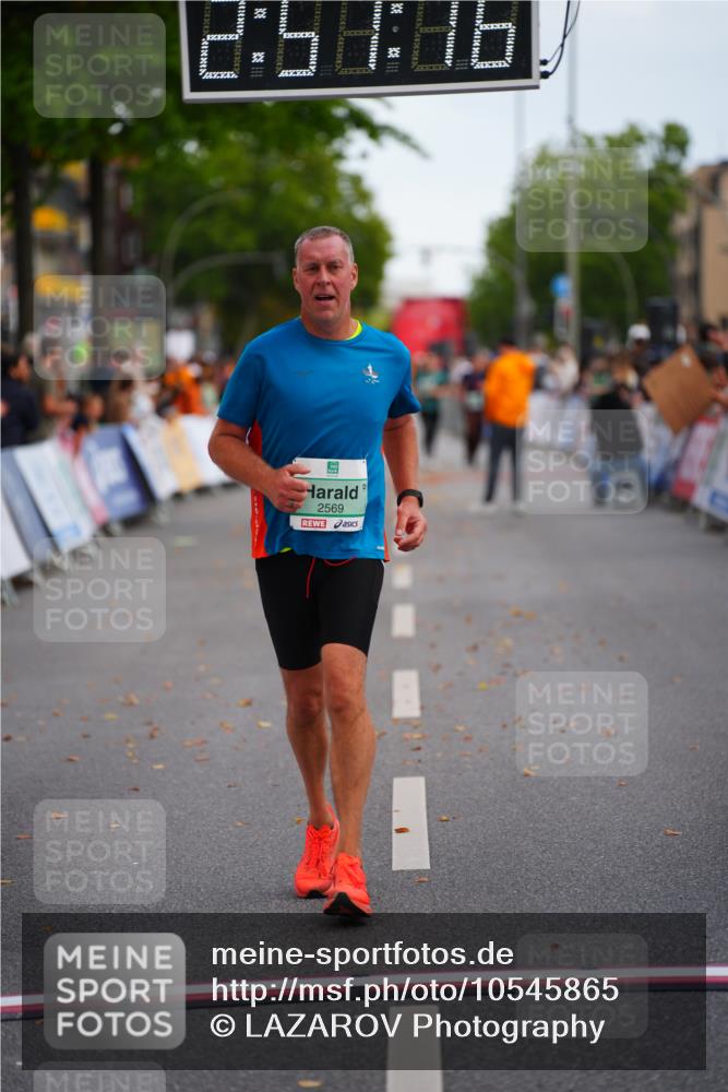 20.09.2026 - PSD Bank Halbmarathon LAZAROV Photography http://msf.ph/oto/10545865 20.09.2026 12:51:15 Ziel 2569 meine-sportfotos.de