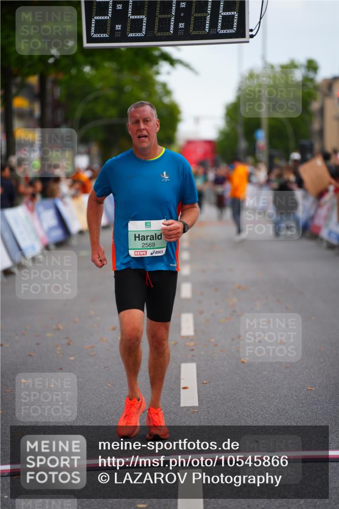 20.09.2026 - PSD Bank Halbmarathon LAZAROV Photography http://msf.ph/oto/10545866 20.09.2026 12:51:16 Ziel 2569 meine-sportfotos.de