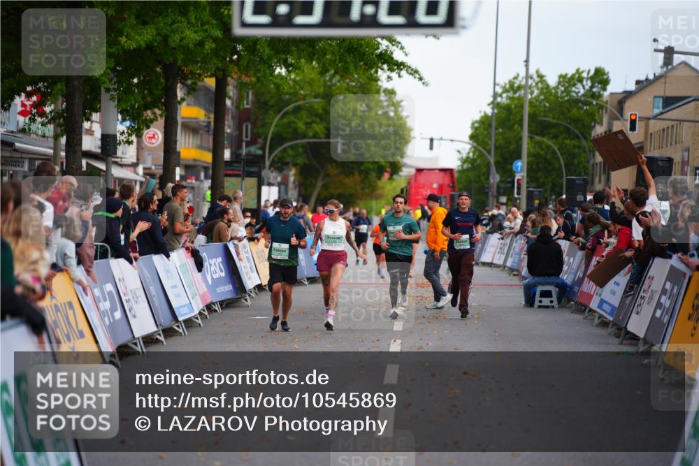 20.09.2026 - PSD Bank Halbmarathon LAZAROV Photography http://msf.ph/oto/10545869 20.09.2026 12:51:25 Ziel 1165, 1166, 3825, 3824 meine-sportfotos.de