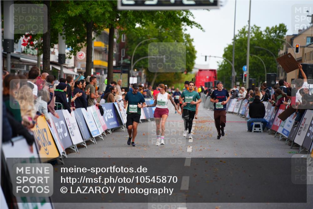 20.09.2026 - PSD Bank Halbmarathon LAZAROV Photography http://msf.ph/oto/10545870 20.09.2026 12:51:26 Ziel 1165, 1166, 3825, 3824 meine-sportfotos.de