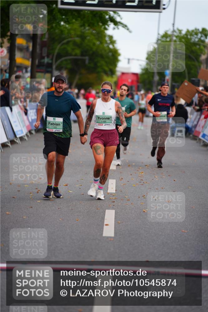 20.09.2026 - PSD Bank Halbmarathon LAZAROV Photography http://msf.ph/oto/10545874 20.09.2026 12:51:30 Ziel 1165, 1166 meine-sportfotos.de