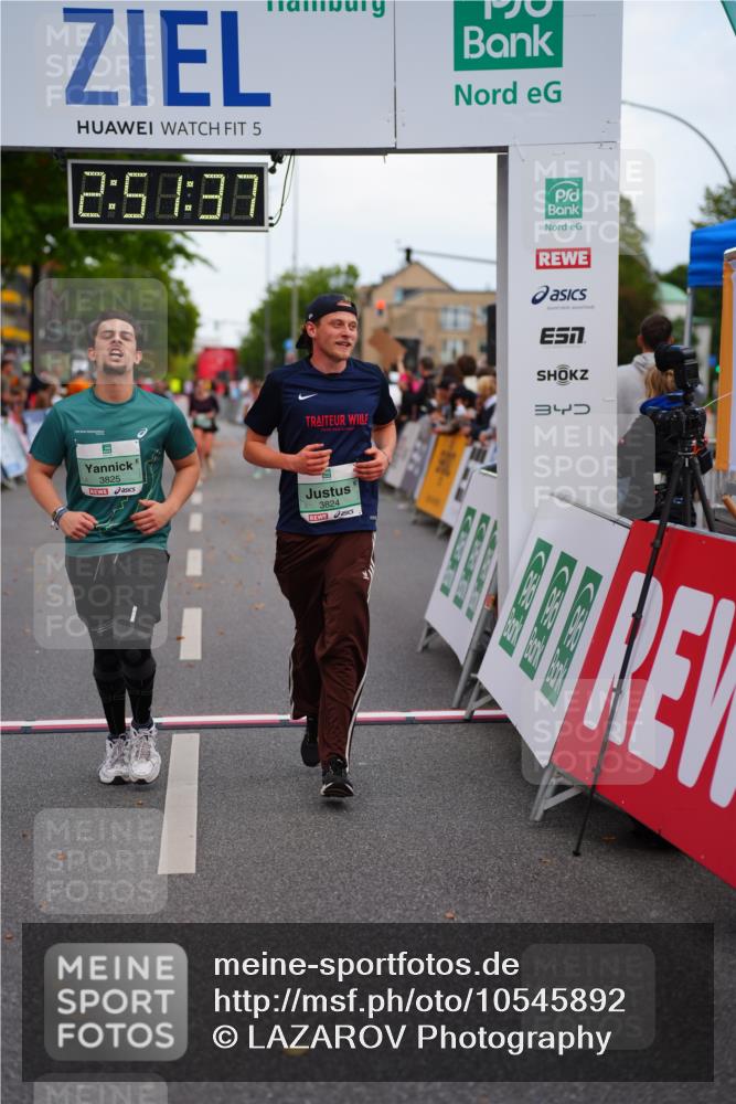 20.09.2026 - PSD Bank Halbmarathon LAZAROV Photography http://msf.ph/oto/10545892 20.09.2026 12:51:37 Ziel 1165, 1166, 3824, 3825 meine-sportfotos.de