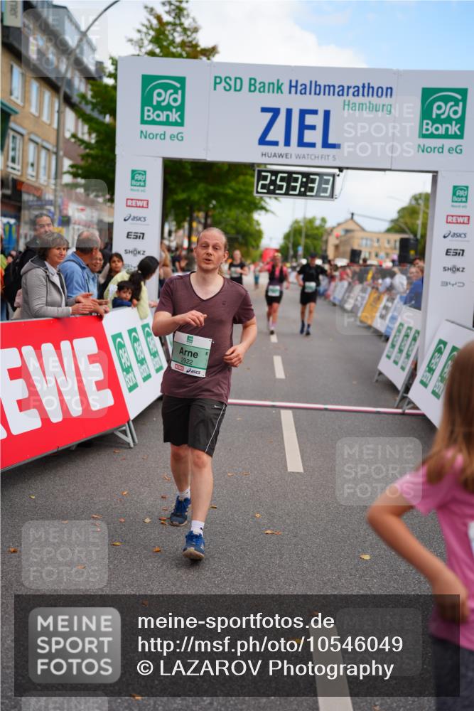 20.09.2026 - PSD Bank Halbmarathon LAZAROV Photography http://msf.ph/oto/10546049 20.09.2026 12:53:33 Ziel 1245, 2793, 2794, 2922, 3385, 4164 meine-sportfotos.de