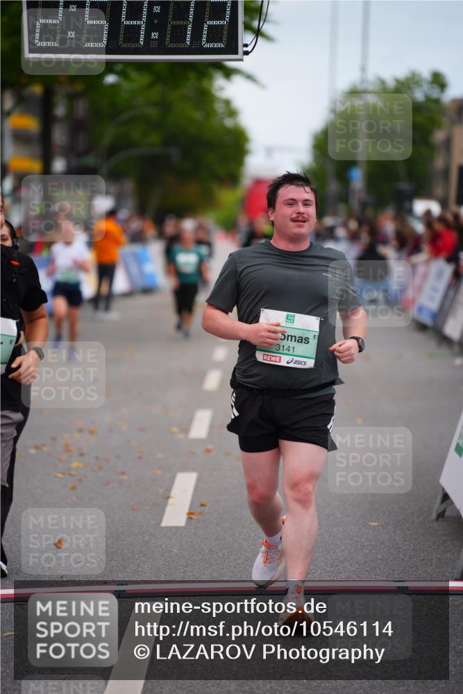 20.09.2026 - PSD Bank Halbmarathon LAZAROV Photography http://msf.ph/oto/10546114 20.09.2026 12:54:12 Ziel 1131, 1293, 3141, 3964 meine-sportfotos.de
