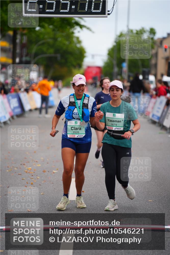 20.09.2026 - PSD Bank Halbmarathon LAZAROV Photography http://msf.ph/oto/10546221 20.09.2026 12:55:09 Ziel 1674, 2918, 3212 meine-sportfotos.de